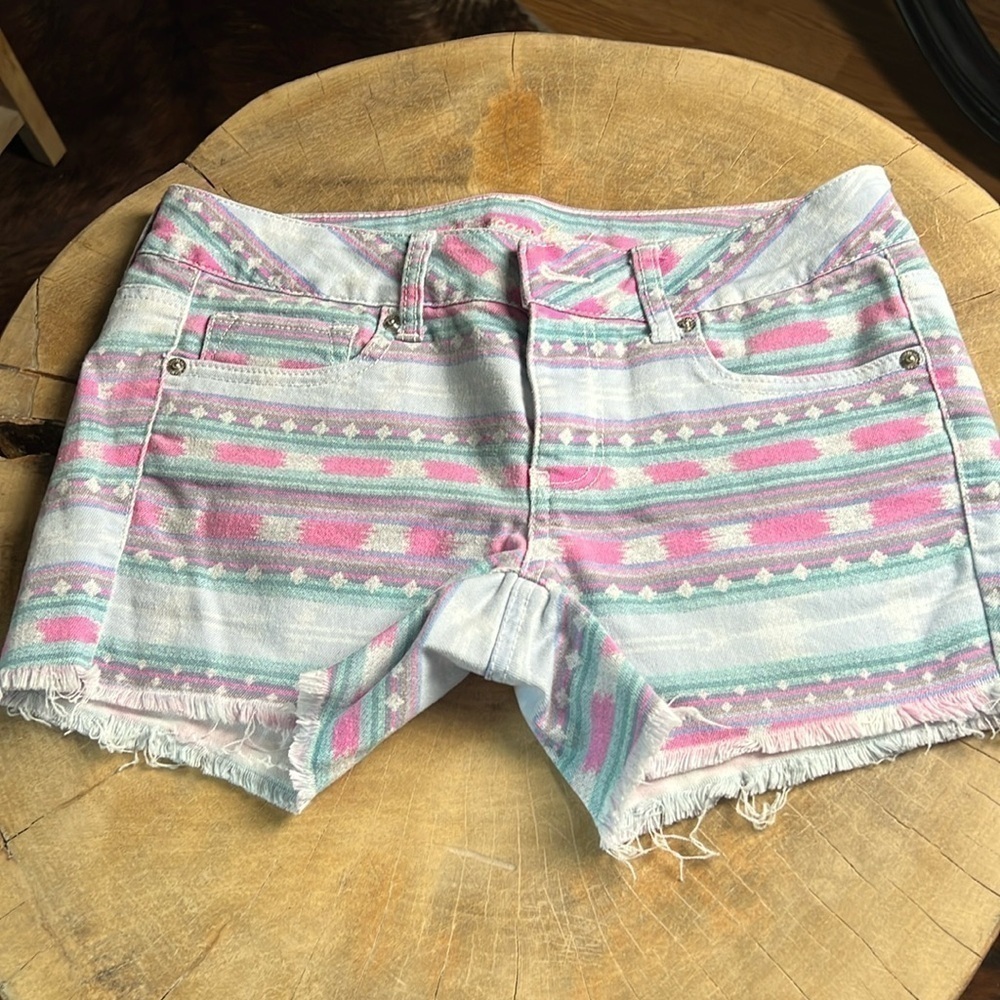 American Eagle Aztec size 8 shorts. A115